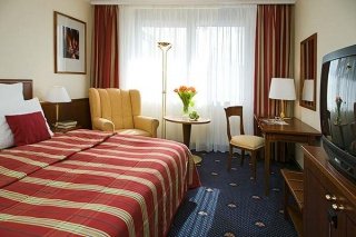 diplomat_hotel_room1